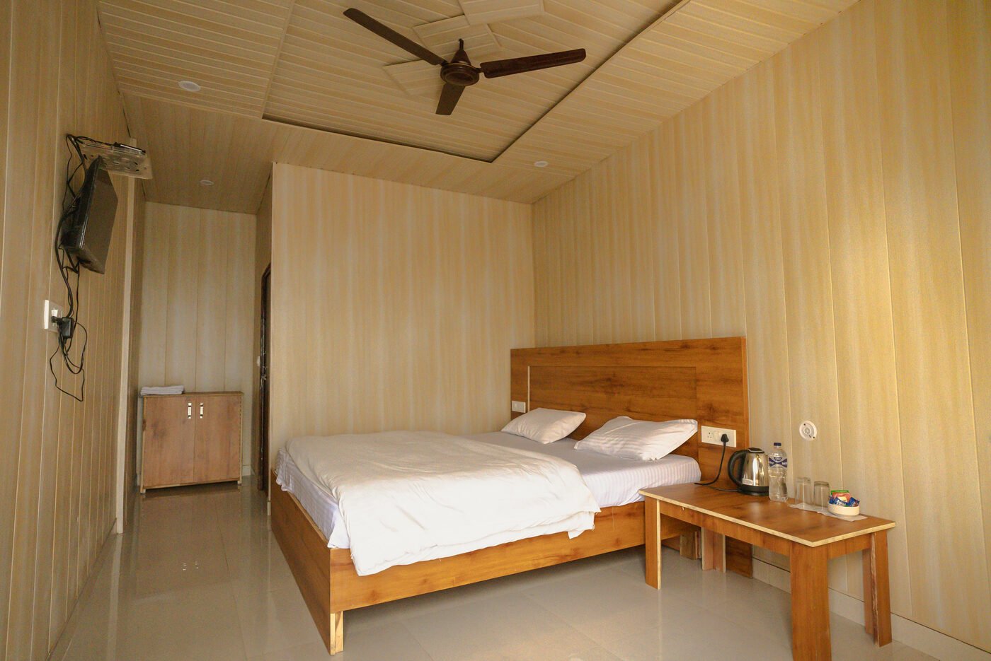 Premium Room with wall-mounted TV